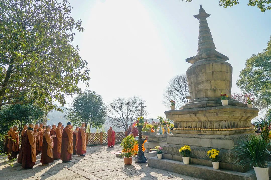 传统节日冬至,各大寺院祭塔礼祖