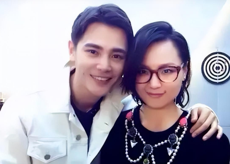 孙坚能干又有头脑,是最受周笔畅父母认可的男人.