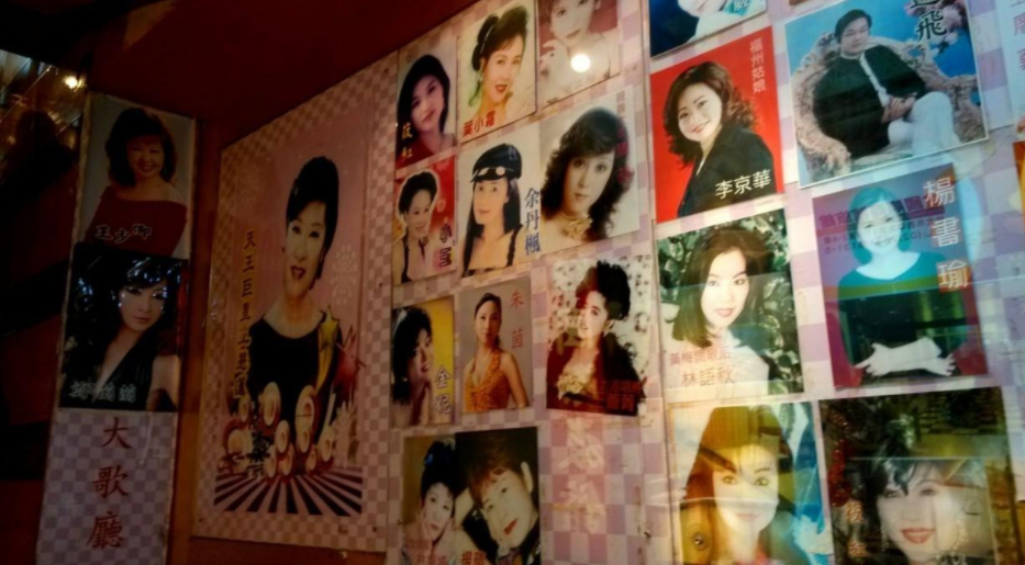 2021年,在天津的"海马歌舞厅"跳舞