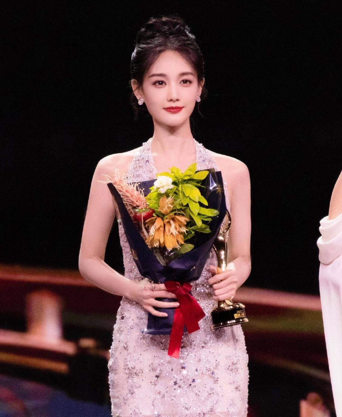 娱乐圈"潜规则"被赤裸裸撕开,高叶爆火,李一桐沦为透明人