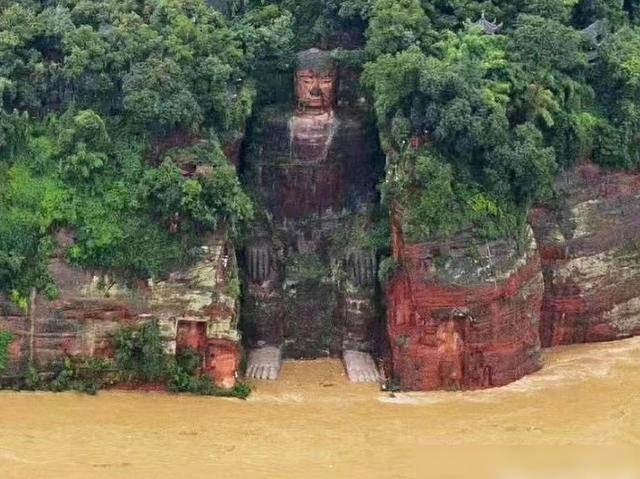 乐山大佛再度洗脚的背后"四洪齐发,70年来首次淹大佛脚趾