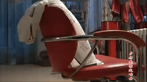 精选搞笑图文:有个士兵,第一天值勤就被派去了厨房.