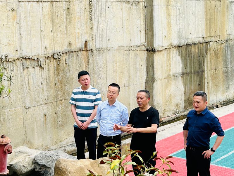 叙永县:欧翔到赤水镇中心校调研指导工作