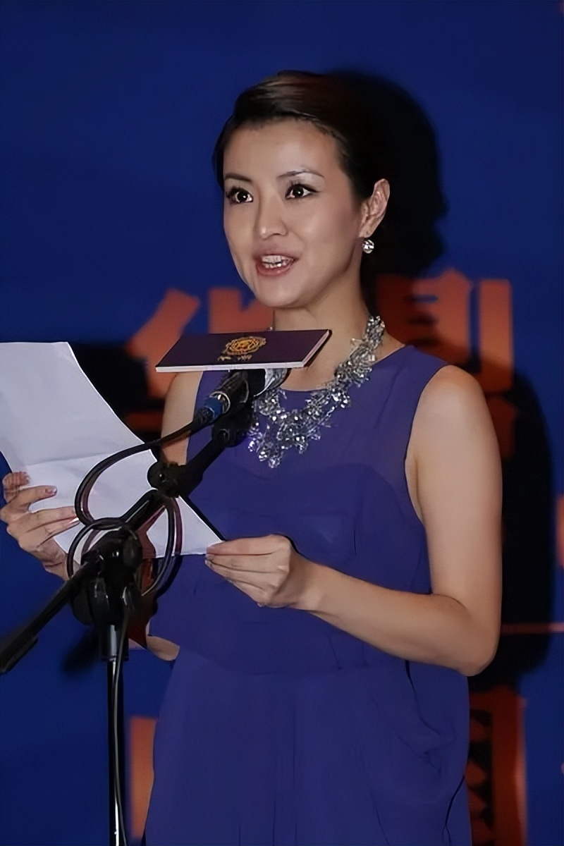 涂经纬:从贵州贵阳走出来的央视著名主持人,男友在雾中迷路了