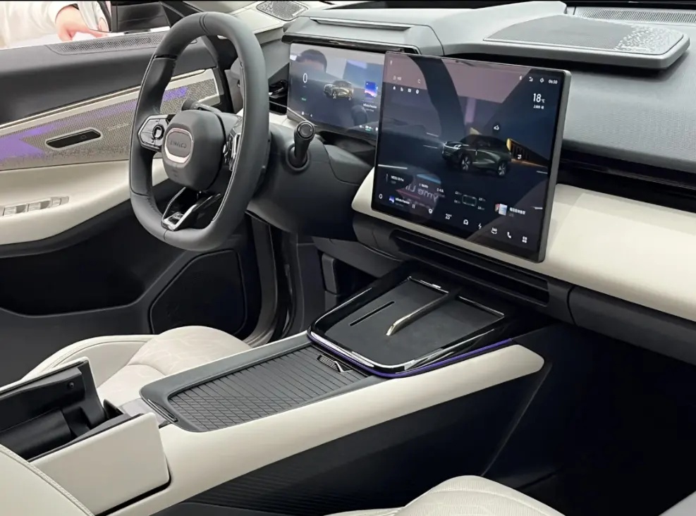 全新领克08实车现身,外观设计新潮,内饰风格简洁,轴距2848mm