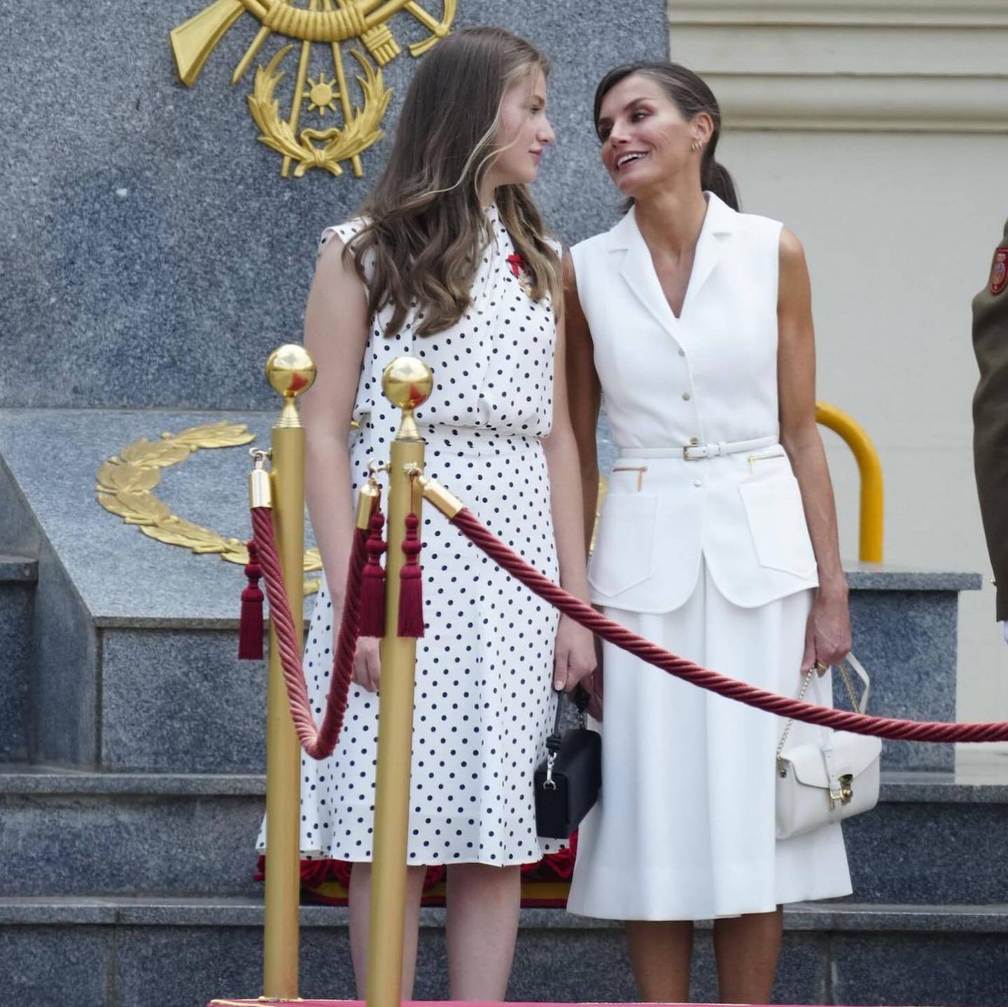 17岁西班牙大公主又营业了!穿波点裙亮相略显胖,未来女王气场足