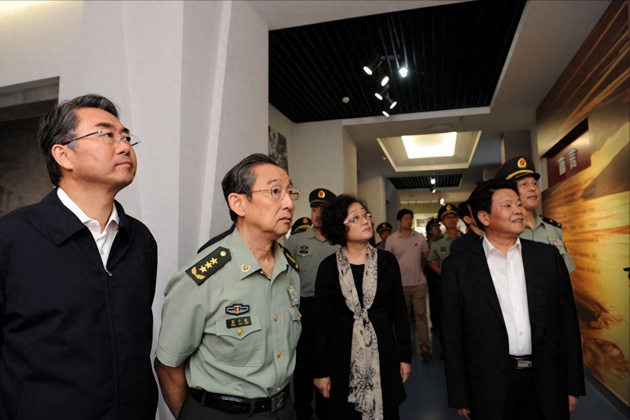 彭小枫报考哈军工受阻,张爱萍问到:彭雪枫的儿子你们也不信任吗