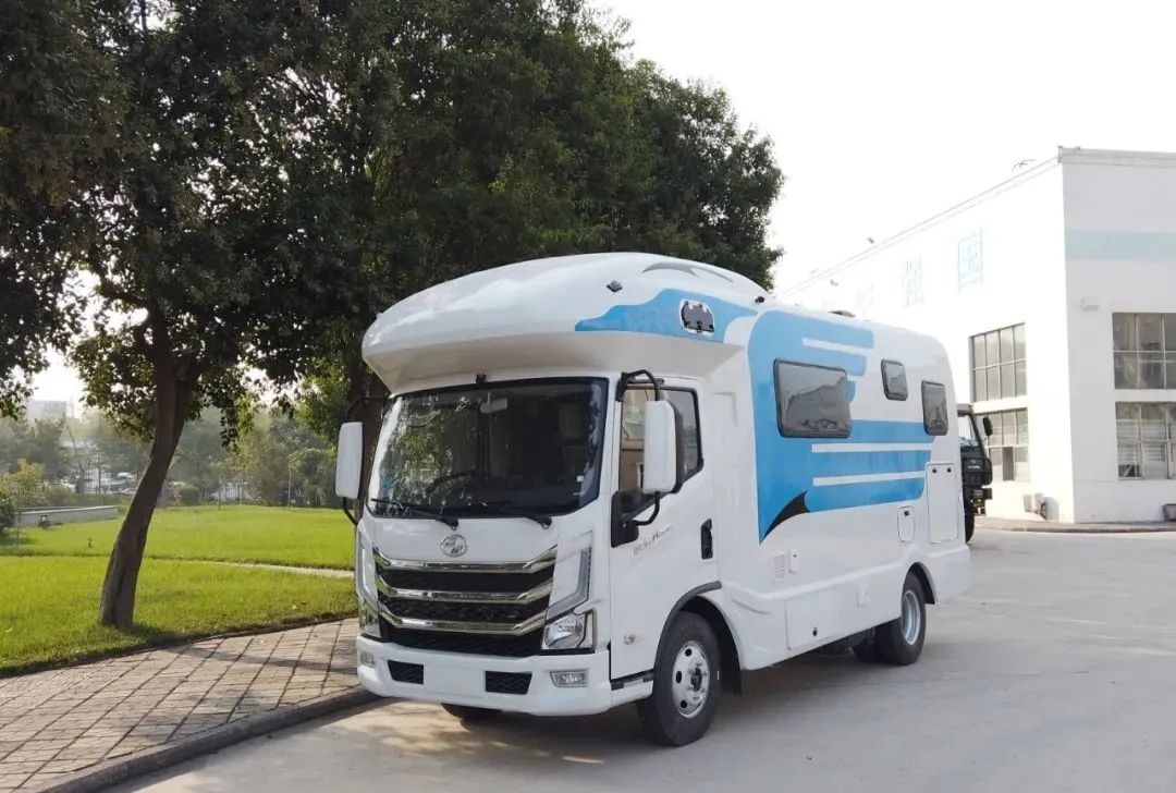 29.98w 三明治玻璃钢一体成型 新飞h300旗舰版c型房车