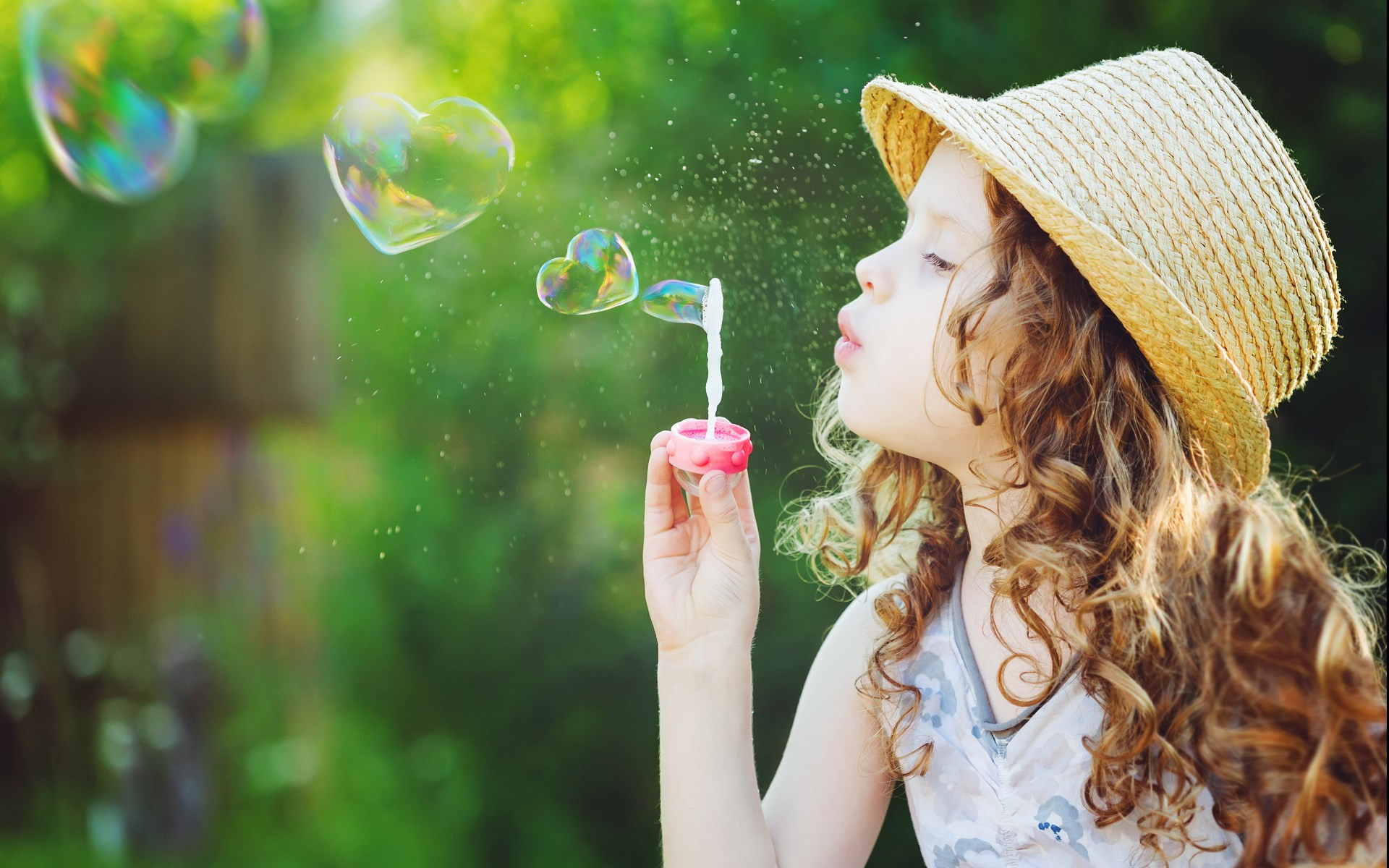 现在许多未成年女孩遭受到伤害的案件越来越多,这给人们敲响了警钟