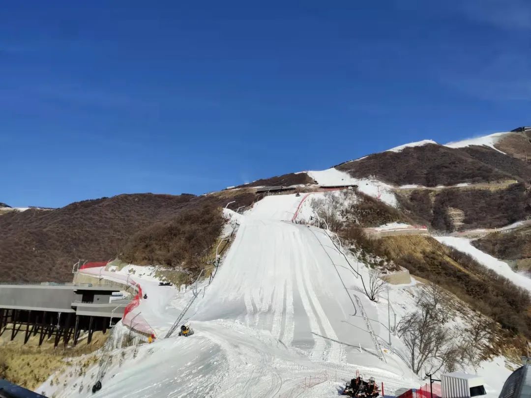 冬奥高山滑雪场地图片