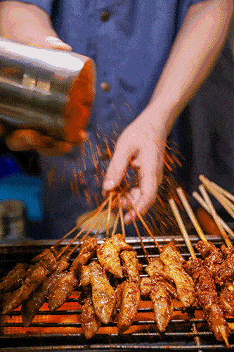 在南阳火了8年的东北烧烤,有你没吃过的新花样,得劲!