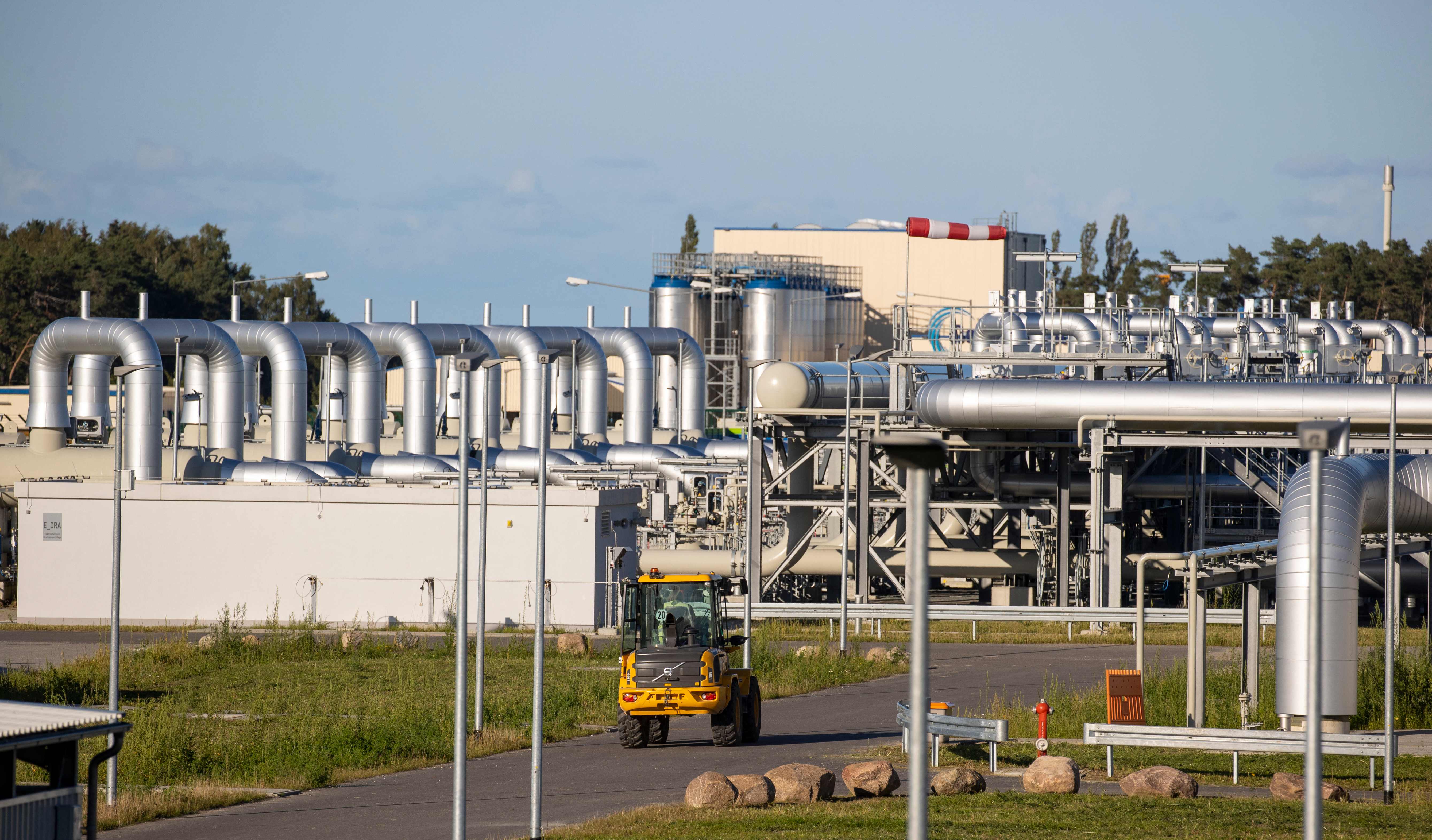 "北溪-2"项目最后一节管道完成焊接(5)