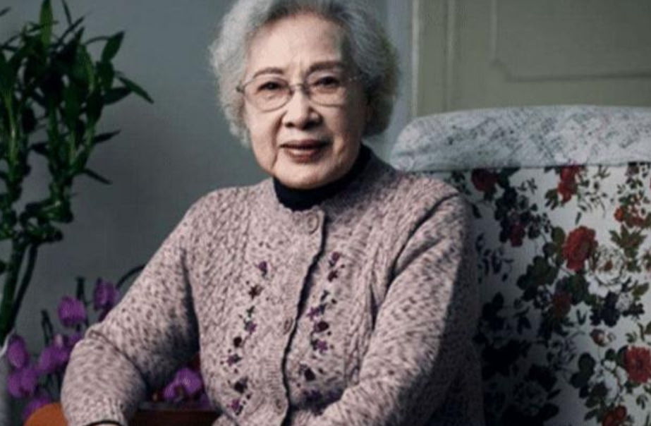 她是国内最老的女演员,快100岁了还在演电影,丈夫儿子都已去世