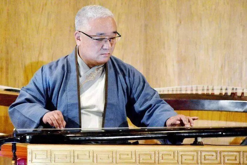 陶艺老师,出生古琴音乐世家,外祖父刘少椿乃近代广陵派古琴大师,幼承