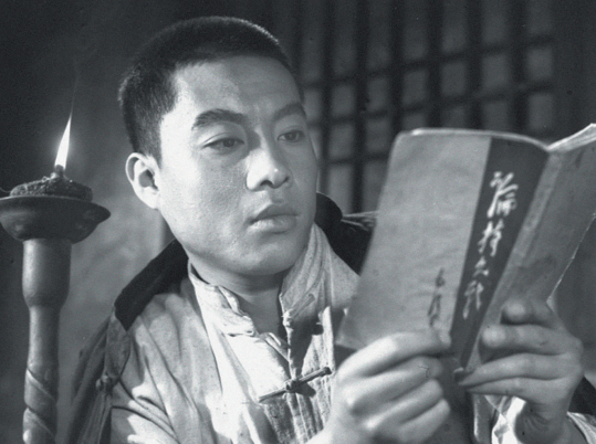 童年神片《地道战》如何精准诠释《论持久战》的核心精神?