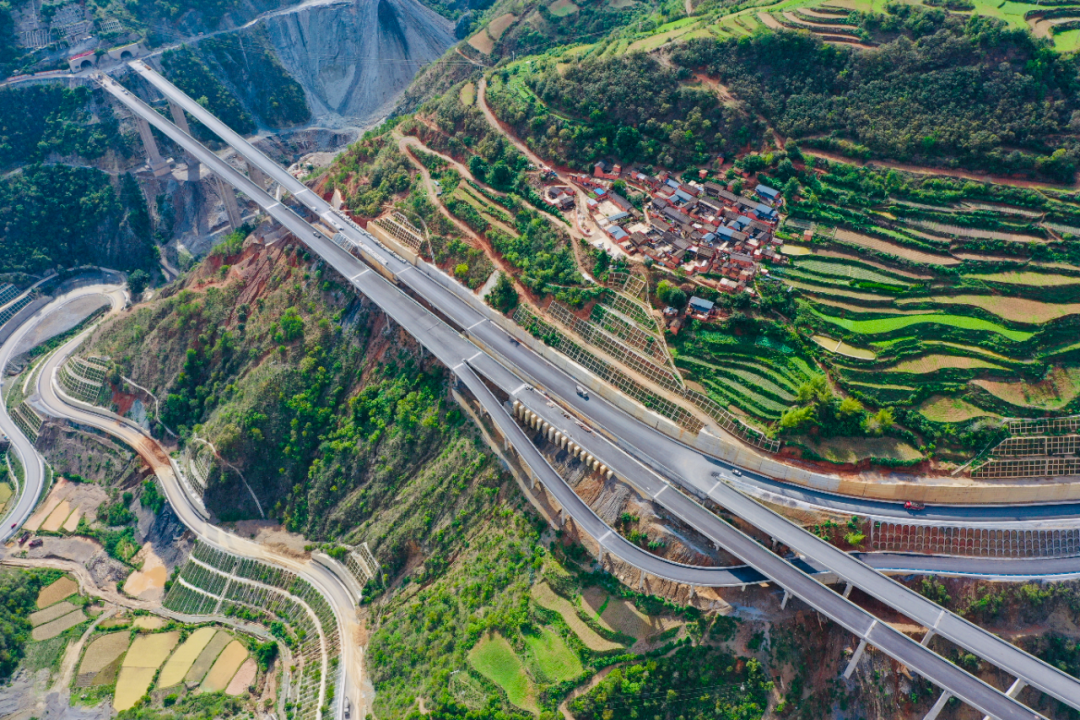 滇藏高速公路图片