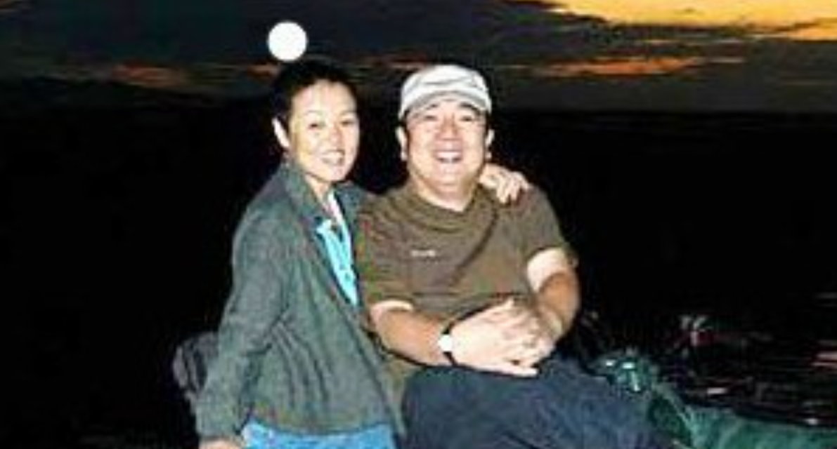 主持人董浩:4岁丧父,两次死里逃生,妻子和女儿成他最大依靠