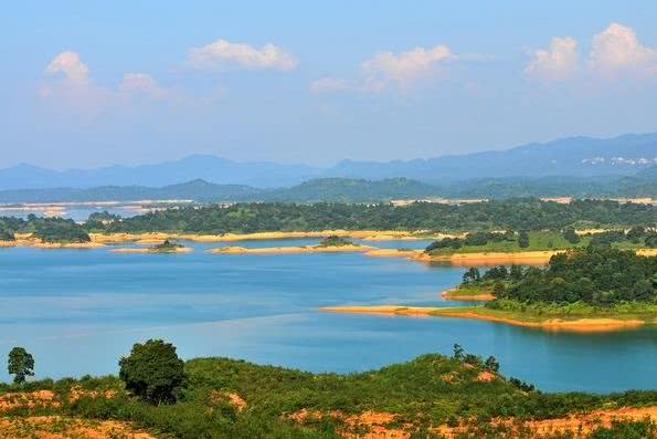 广东省最大水库,位于河源市东源县境内,水域面积370平方公里