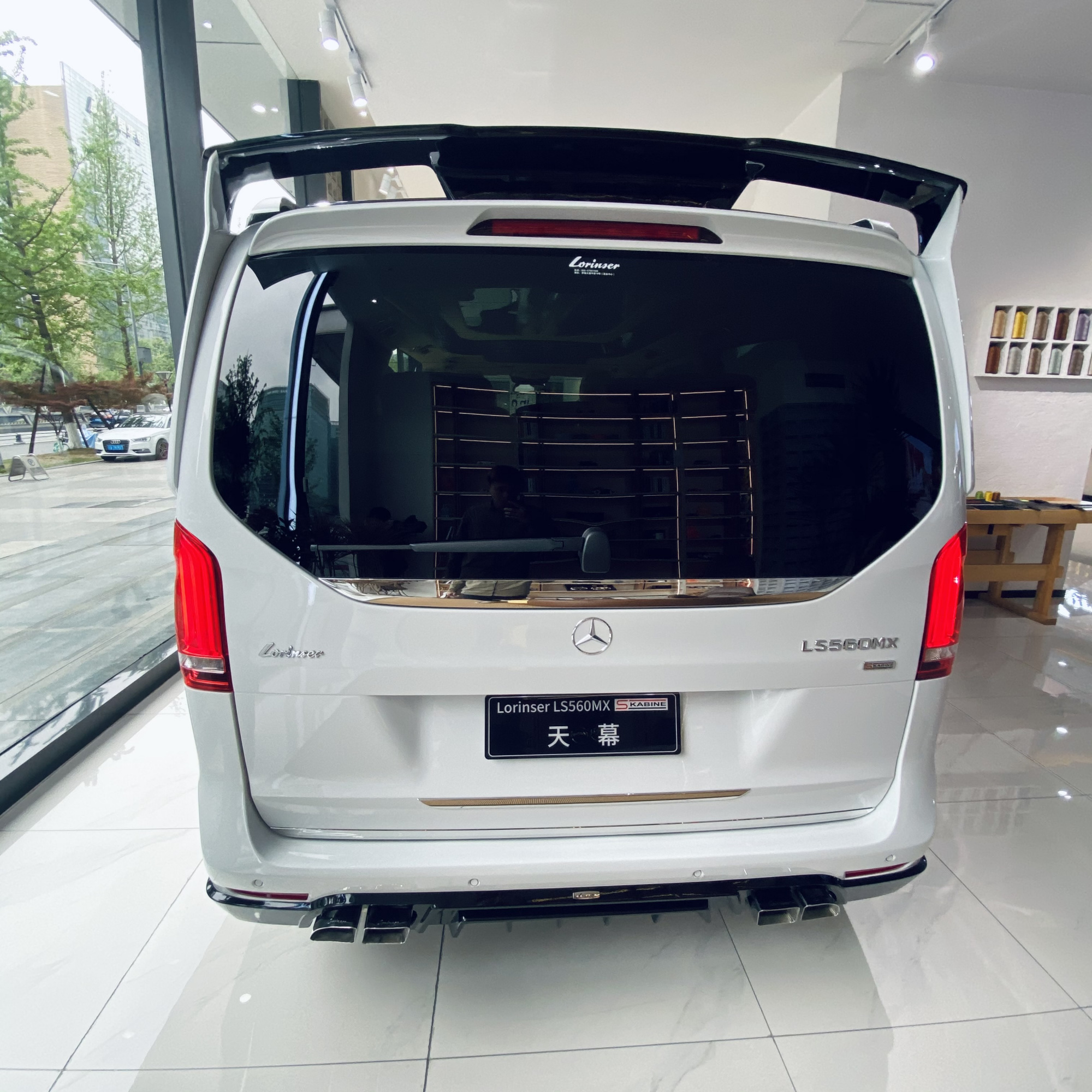 国六,奔驰罗伦士天幕上线,智能豪华融为一体,埃尔法瞬间不香了