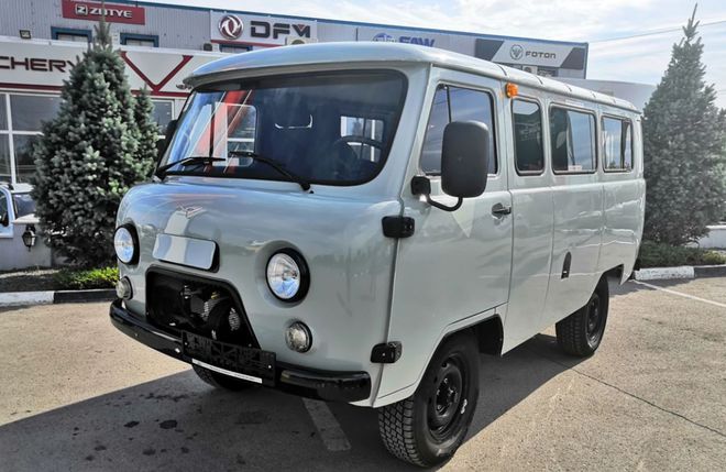 uaz-452轻型多用途车辆