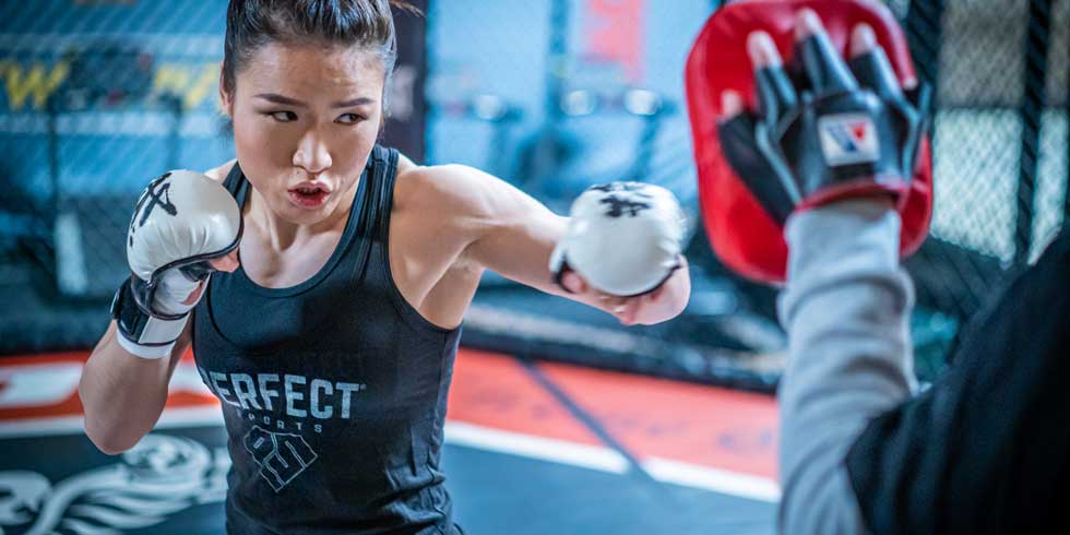 张伟丽:"野女孩儿"如何从半路出家到格斗场的女王?