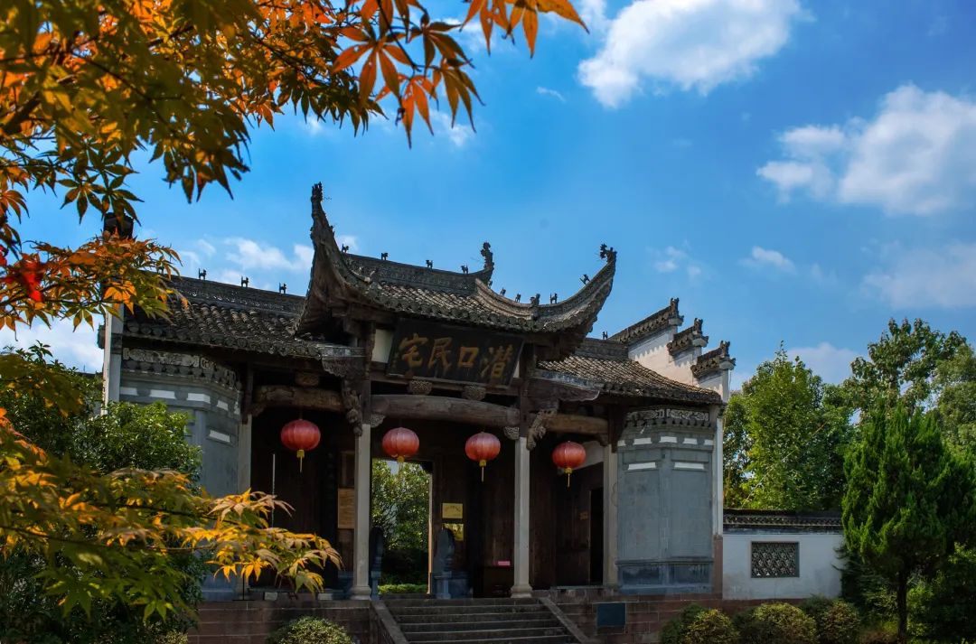 500年历史的徽州古宅里,上海大学生开了一场时装发布会