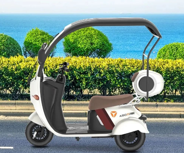 雅迪发布第2代电动三轮车,带雨篷,配增程系统,方便代步接娃