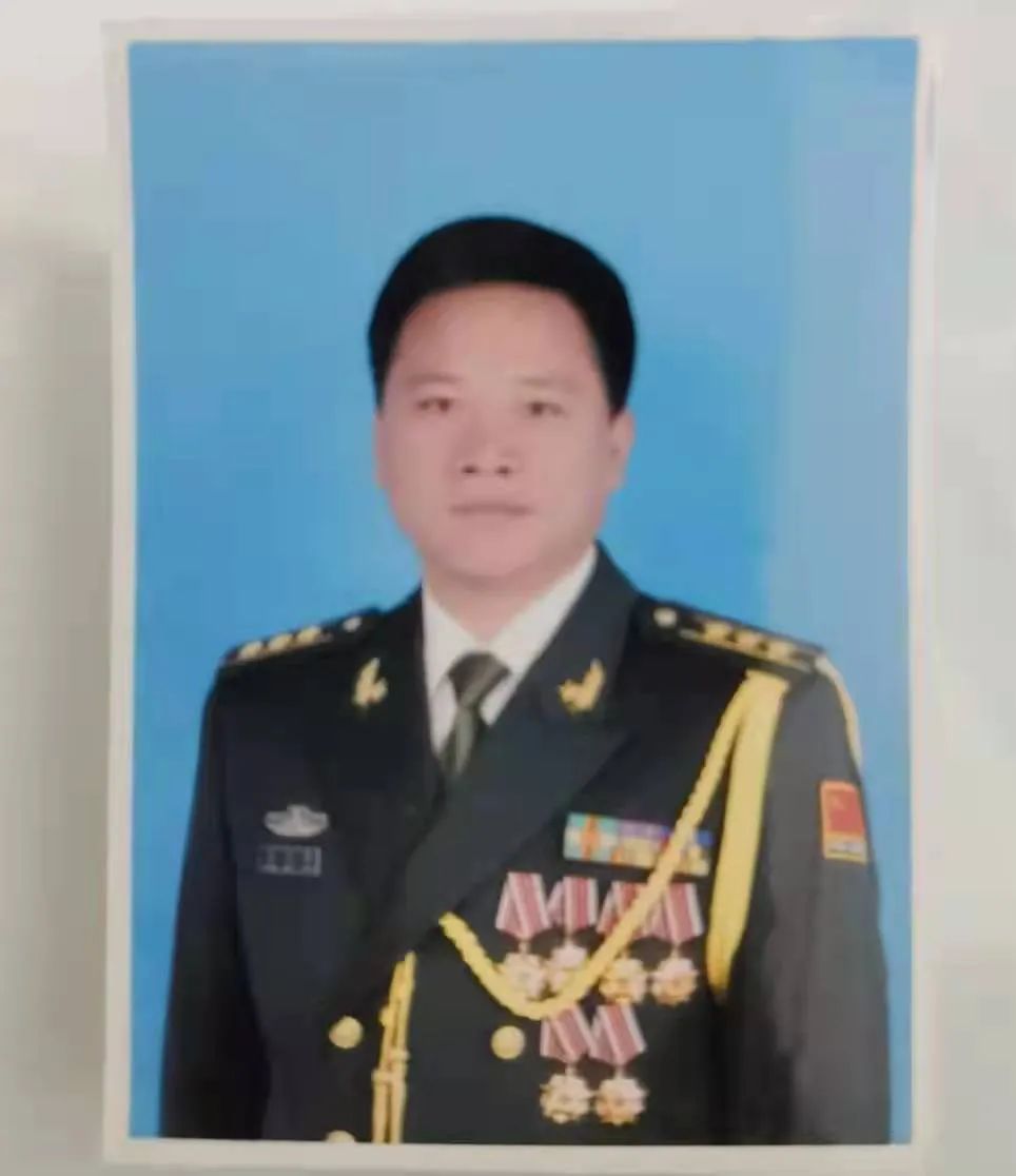 從上校軍官到組織部長,人大主任,這名轉業軍人不簡單!