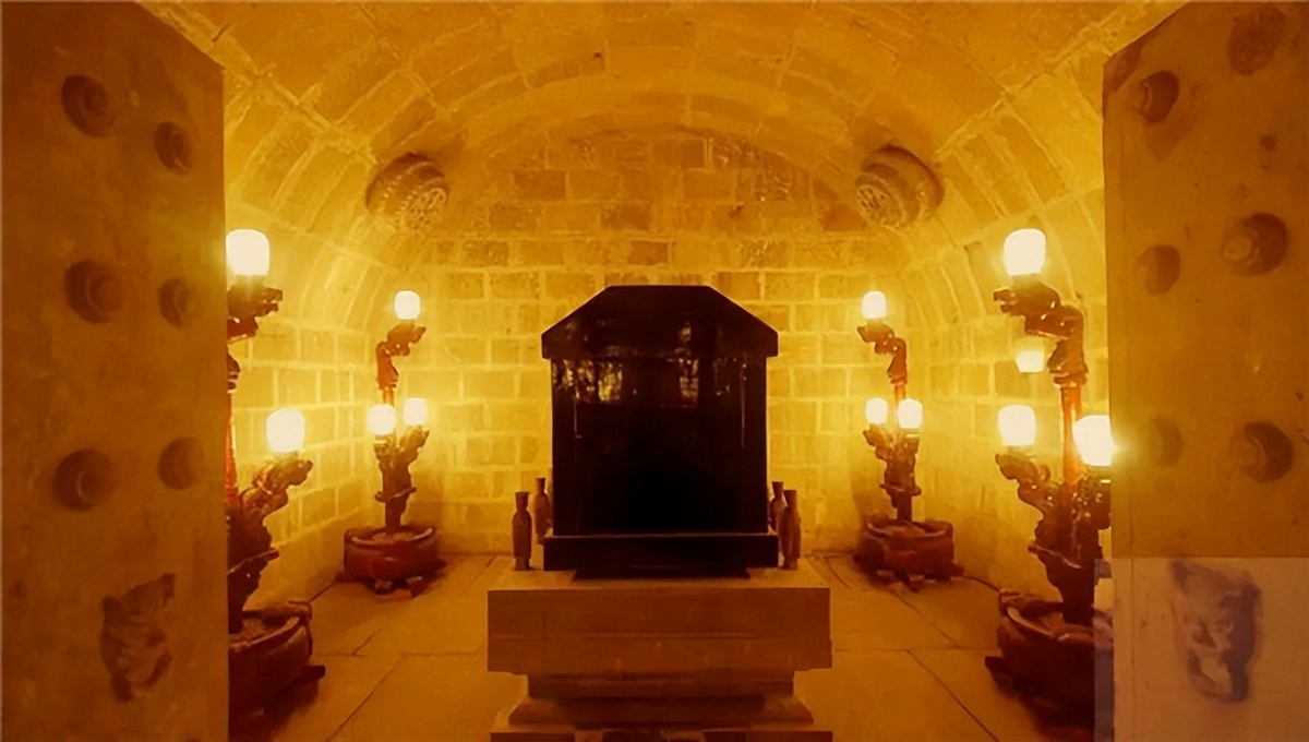 在古代,皇帝喜欢用活人殉葬,活人在墓穴中能活多久?