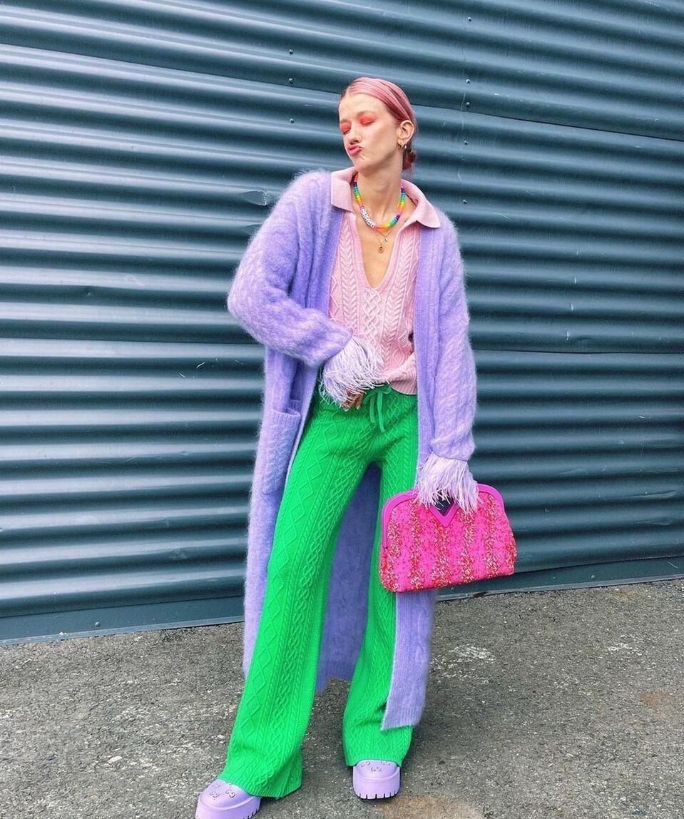 绿色搭配紫色时尚又显眼,自带奢华属性