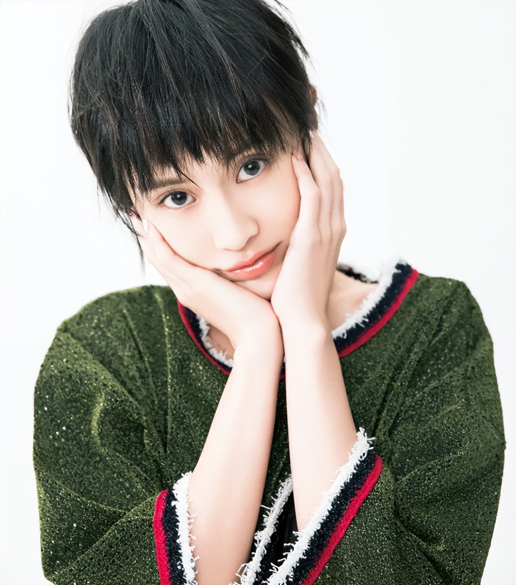 潘粤明绯闻女友来探班!亲自挑选零食"投喂",此前被曝已同居