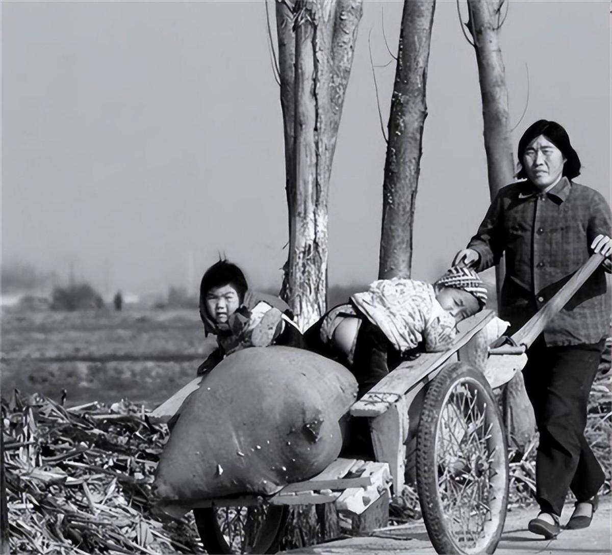 回顾:河南教师因"超生"被开除,不料22年后,省里主动赔偿60万