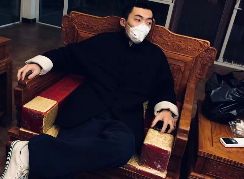 李舒克嘲讽二驴女徒弟,称某大哥为其刷了3000万礼物,遭对方回怼