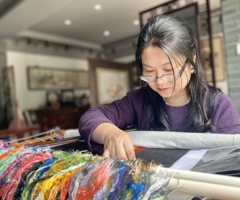 用一根针绣出炫彩宇宙,美国航天局高价求购,陈英华:只属于中国