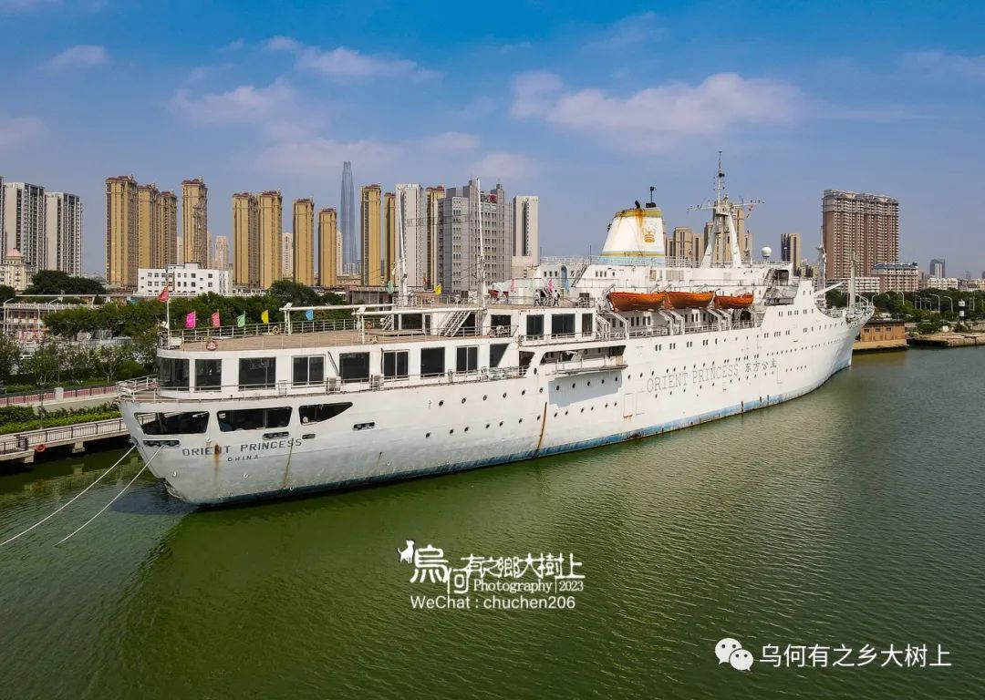 塘沽外滩的东方公主号:曾是著名赌船,后被法院扣留拍卖