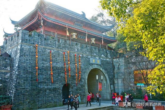 杭州南宋御街上的鼓楼,南宋的皇帝们常常从楼下走过