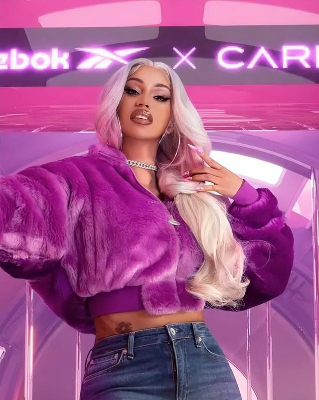 cardib不穿内裤演出引争议!贫民窟的骄傲,如今却毫无下限博眼球