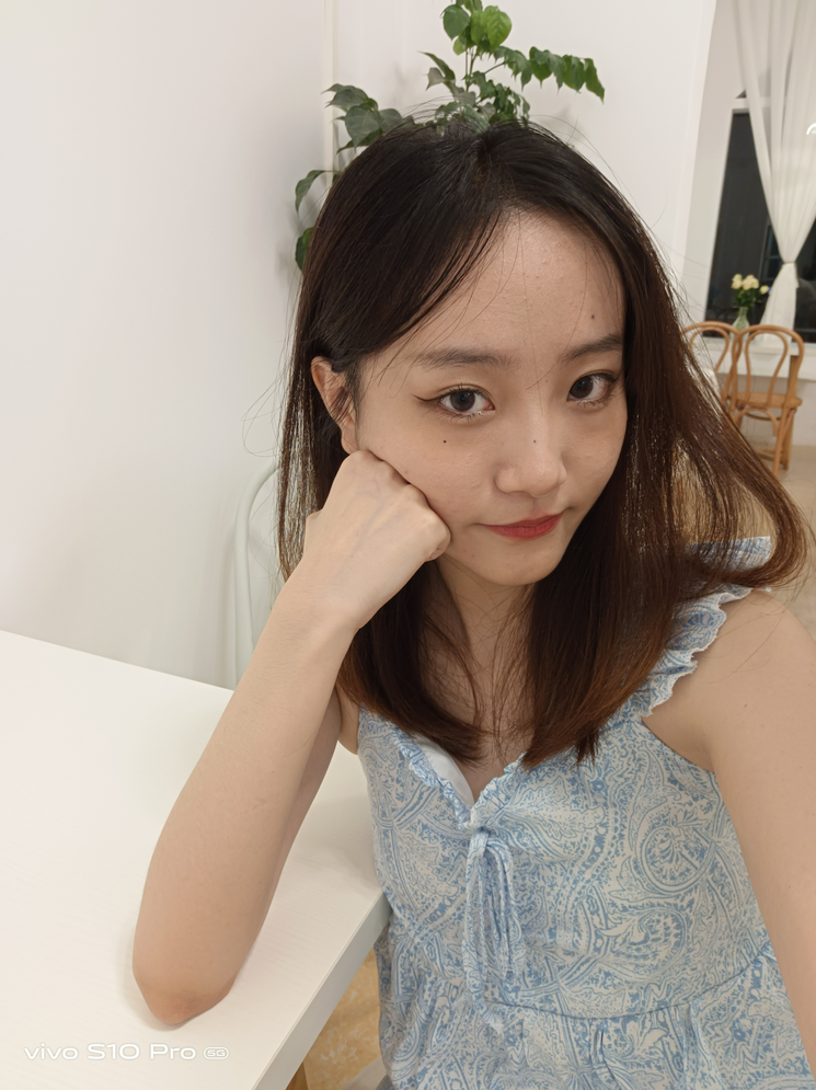 现在很多手机都支持自拍美颜,有的手机在修饰照片时还会出现"用力过猛