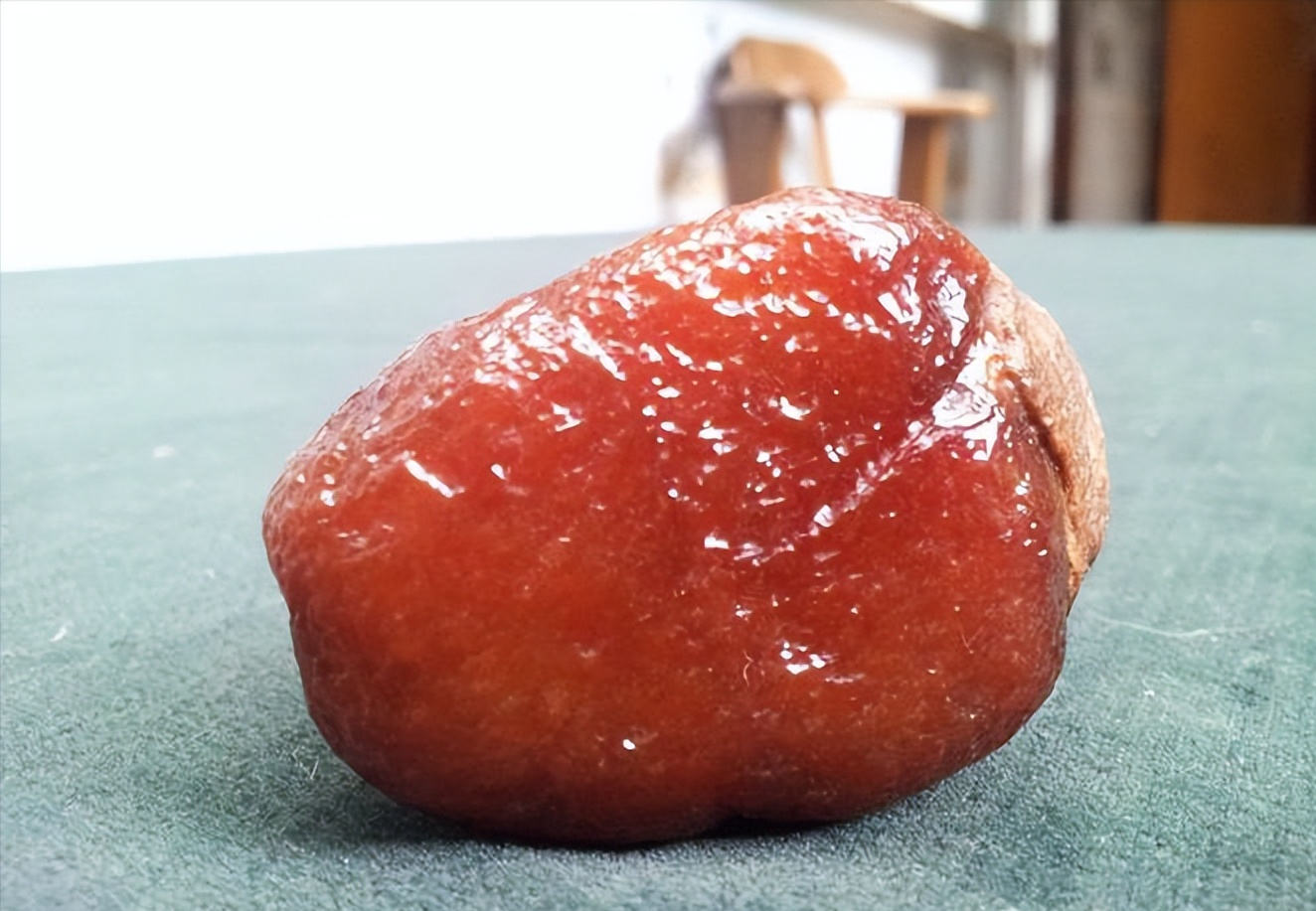 保定大妈100元买的石头没想到竟是极品红翡原石卖了500万