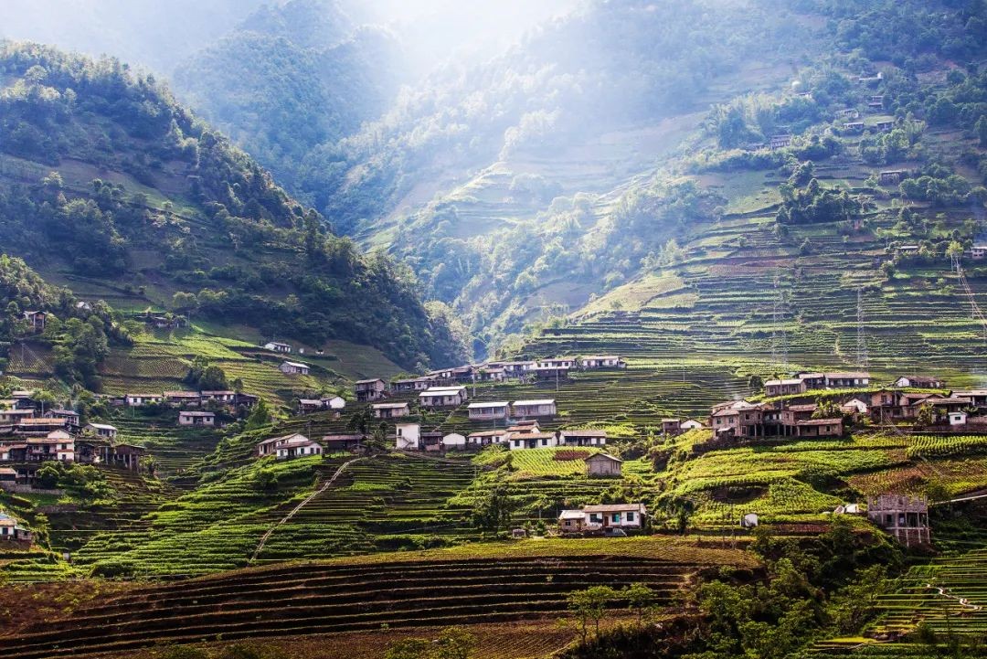 亚朵集团「爱心试衣间」在亚朵村落地,助力村民迈向幸福生活