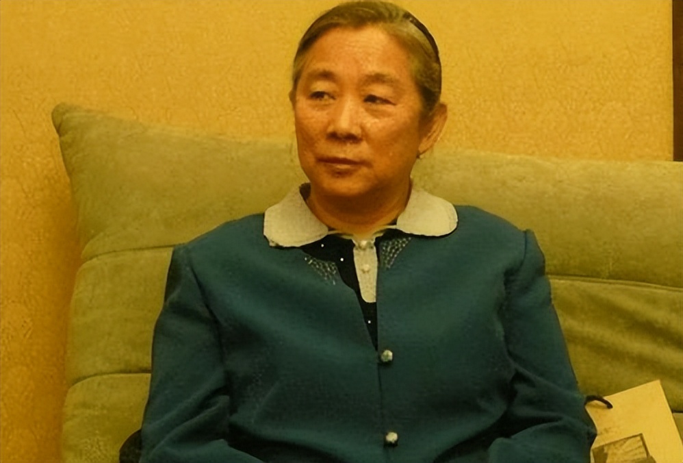 林豆豆入狱时,男友宁受牵连也不离不弃,一生无儿无女却很幸福