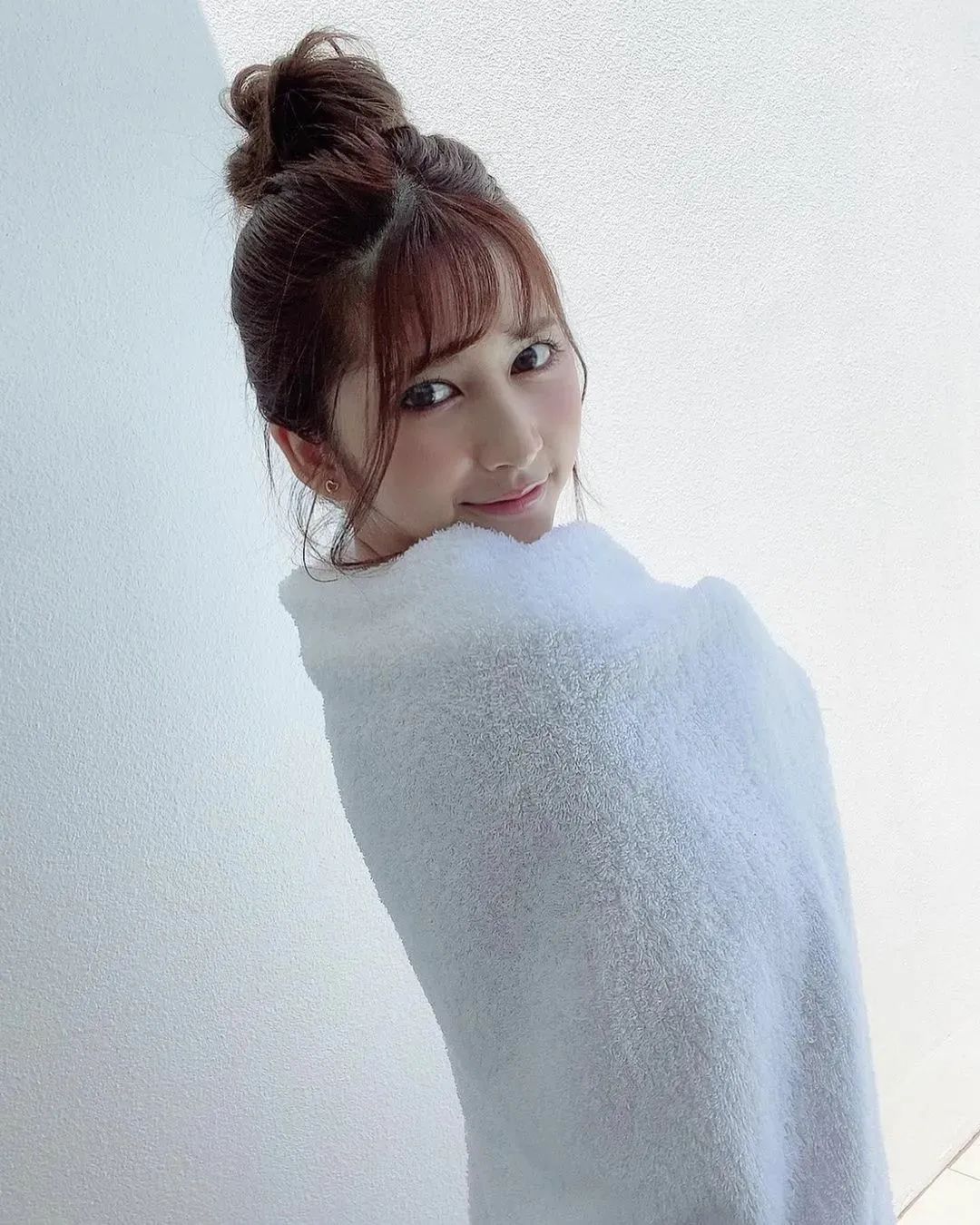 【尤物】自带十万粉丝"出道"的女孩——七森莉莉!