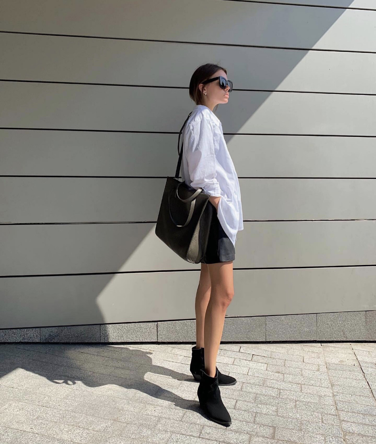 黑白色搭配的服装,是一道闪耀风景线,不同风格穿搭示范