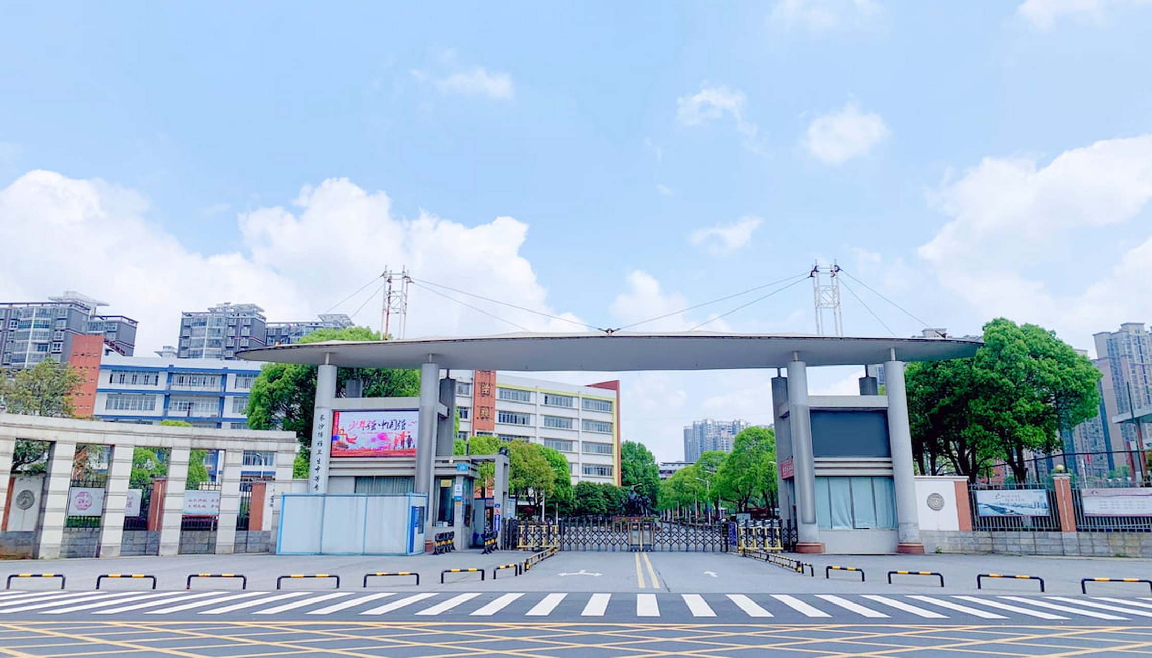 学校简介  长沙博雅卫生中等专业学校创办于1995年,是经湖南省教育厅