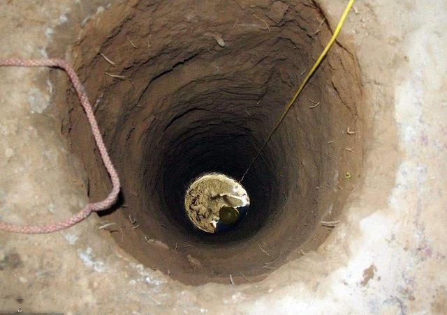 亚父范增墓发掘过程中,考古队发现一盗洞,专家看后:盗墓贼太傻