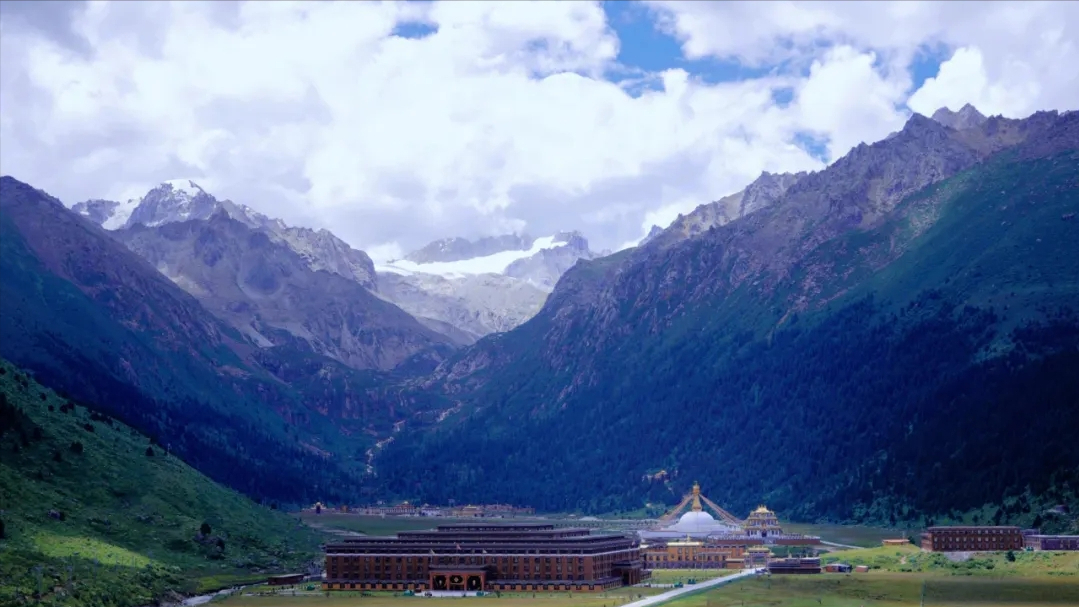 昔日莲师埋下袈裟之处——四川德格佐钦寺,巴珠尊者在此写下巨著