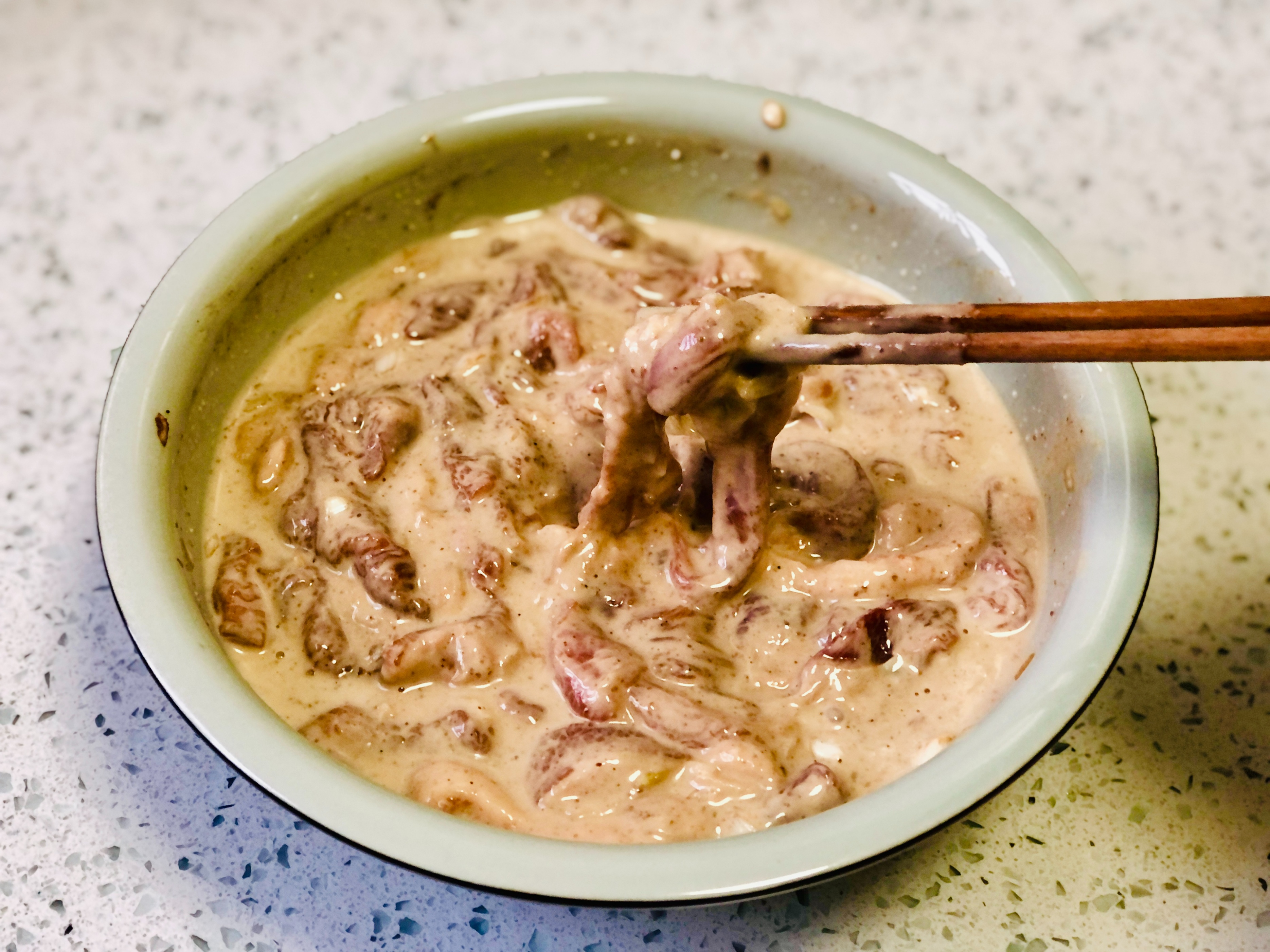 炸小酥肉挂糊是关键,淀粉和面粉选哪个?教你正确做法,美味酥脆