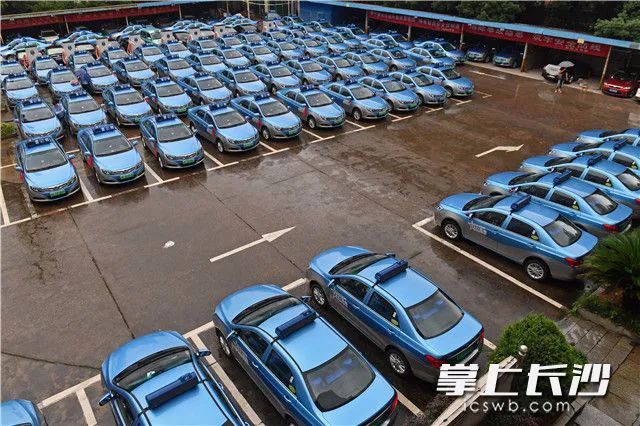长沙今年将有逾2000台纯电动出租车投入运营,市民出行更舒适更环保