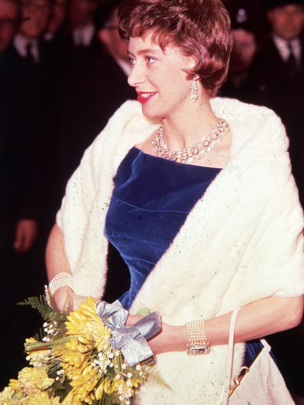 玛格丽特公主穿皮草搭晚礼服,美颜盛世惊艳全场!