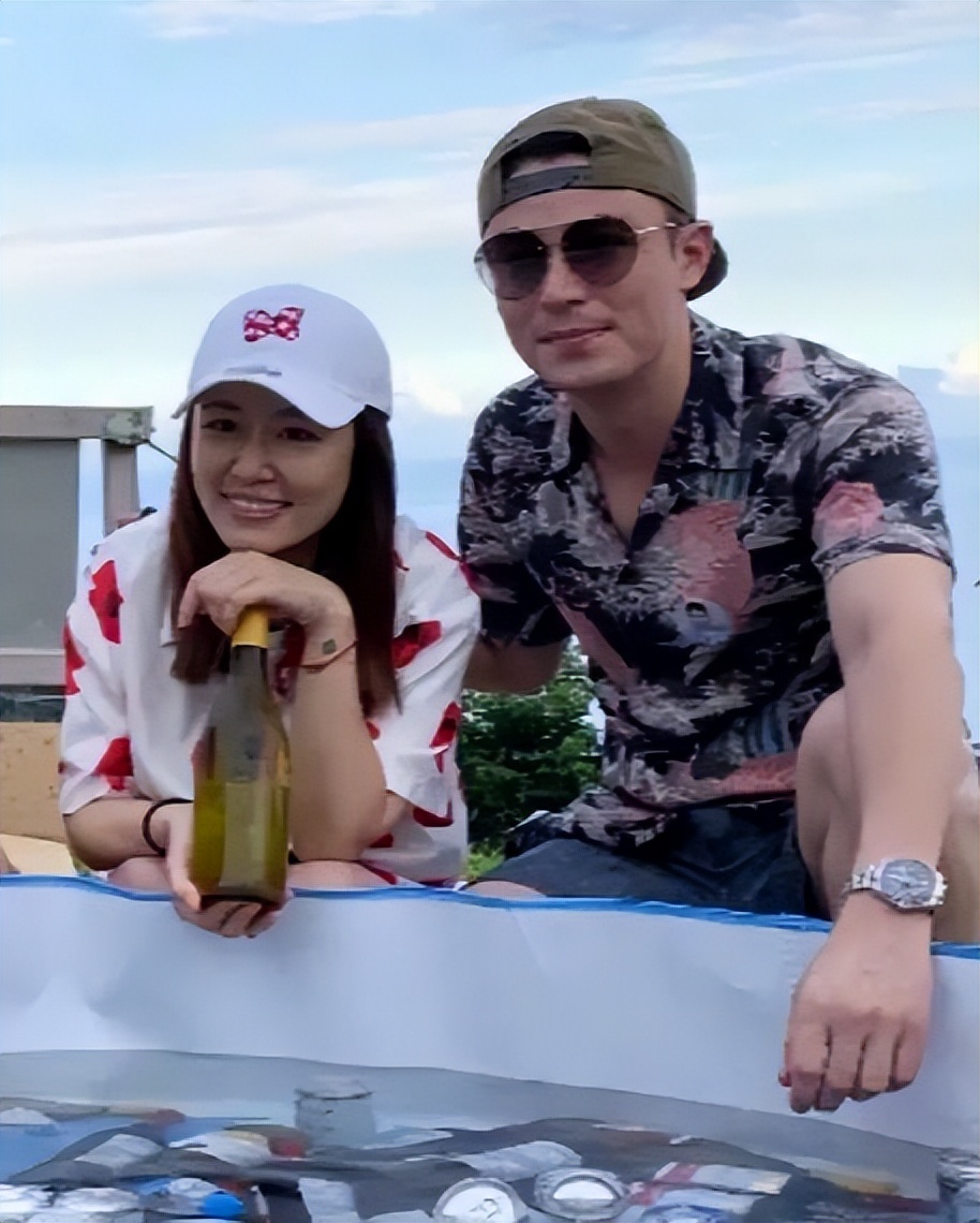 林心如全家福曝光,6岁女儿继承妈妈五官英气,又带着爸爸的神态